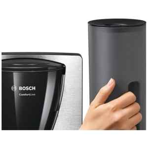 Καφετιέρα φίλτρου Bosch TKA6A683 Black με την περιστρεφόμενη βάση φίλτρου, ο πρωινός καφές είναι έτοιμος με ελάχιστες κινήσεις. Αρκεί ένα τράβηγμα της θήκης φίλτρου προς τα έξω, γεμίζοντας ή αφαιρώντας το φίλτρο, και τοποθέτηση της θήκης ξανά πίσω στη θέση της...και έτοιμος!
