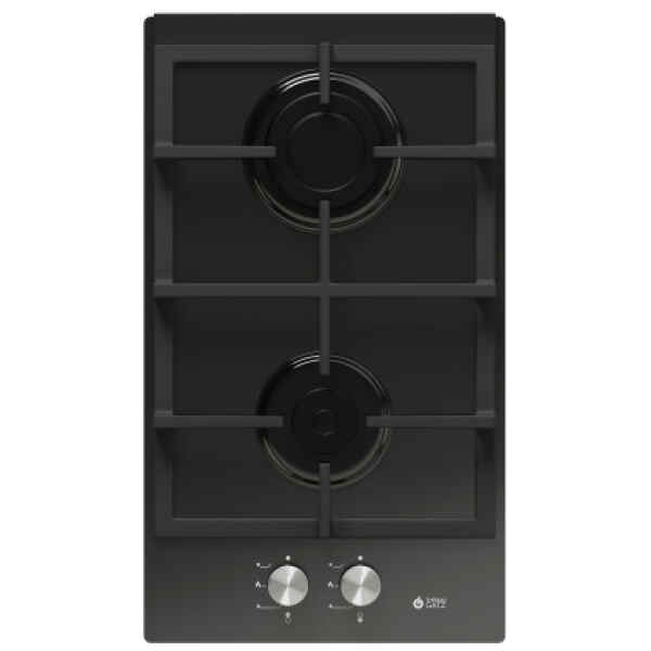 Εντοιχιζόμενη εστία αερίου Thermogatz TGS 9430 GL, με 2 ζώνες μαγειρέματος. Ο τύπος της είναι αερίου, δηλαδή η φλόγα είναι ορατή και το μάτι περιβάλλεται από ένα μεταλλικό πλαίσιο που στηρίζει το σκεύος. Είναι ιδανική επιλογή για μαγείρεμα στο τηγάνι και ιδιαίτερα για συνταγές που μαγειρεύονται σε τηγάνι wok. Η λειτουργία της είναι αυτόνομη, δηλαδή μπορεί να λειτουργήσει μόνη της χωρίς την ανάγκη για σύνδεση με φούρνο. Αυτό σημαίνει ότι μπορεί να τοποθετηθεί σε οποιοδήποτε σημείο της κουζίνας που σας εξυπηρετεί καλύτερα. Είναι κατάλληλη για συνδυασμό με φούρνο άνω πάγκου, αφού ο φούρνος μπορεί να τοποθετηθεί οπουδήποτε, ανεξάρτητα από τις εστίες.