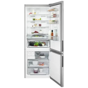Ψυγειοκαταψύκτης AEG RCB646E3MX NoFrost με χωρητικότητα 481 λίτρα, που μπορεί να καλύψει άνετα τις ανάγκες μιας τετραμελούς οικογένειας. Με την τεχνολογία no frost που έχει, δε συσσωρεύεται πάγος στα τοιχώματα του ψυγείου κι έτσι δεν χρειάζεται να κάνετε απόψυξη πάνω από μια φορά τον χρόνο.