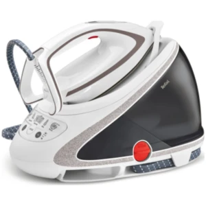 Το σύστημα σιδερώματος Tefal GV 9567 με συνεχόμενη παροχή ατμού 155 gr/min και δυνατότητα επιπλέον βολής ατμού με το πάτημα ενός κουμπιού, αφαιρεί ακόμα και τις πιο επίμονες τσακίσεις από όλα τα υφάσματα. Διαθέτει αυτοκαθαριζόμενο σύστημα που αφαιρεί τα άλατα από το σίδερο για να προσφέρει σταθερή απόδοση σιδερώματος. Η λειτουργία anti-drip με την οποία είναι εφοδιασμένο, σταματά τα σταγονίδια νερού από το να «λεκιάζουν» τα ρούχα στις χαμηλές θερμοκρασίες. Κρατώντας κάθετα το σίδερο μπορείτε να σιδερώνετε εύκολα κουρτίνες και ρούχα πάνω σε κρεμάστρες.