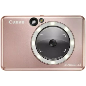 Η φωτογραφική μηχανή Canon Zoemini S2 Rose Gold που μπορεί να παράγει στιγμιαίες εκτυπώσεις σε χαρτί μέσω της εφαρμογής Canon Mini Print. Με διάρκεια μπαταρίας έως και 25 φωτογραφίες και υποδοχή κάρτας micro SD, θα μπορείτε να την έχετε πάντα μαζί σας χωρίς να χάνονται οι αναμνήσεις σας. Παράγει φωτογραφίες 2x3" και εκτυπώνει σε φωτογραφικό χαρτί Canon Zink χωρίς να απαιτείται σύνδεση υπολογιστή, μελάνι ή τόνερ.