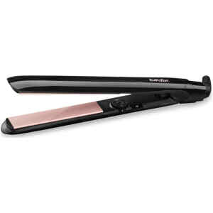 Με την πρέσα μαλλιών Babyliss ST298E μπορείτε να ισιώσετε τα μαλλιά σας ή και να δημιουργήσετε αραιές μπούκλες στις άκρες.