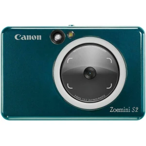 Η φωτογραφική μηχανή Canon Zoemini S2 Aqua Blue που μπορεί να παράγει στιγμιαίες εκτυπώσεις σε χαρτί μέσω της εφαρμογής Canon Mini Print. Με διάρκεια μπαταρίας έως και 25 φωτογραφίες και υποδοχή κάρτας micro SD, θα μπορείτε να την έχετε πάντα μαζί σας χωρίς να χάνονται οι αναμνήσεις σας. Παράγει φωτογραφίες 2x3" και εκτυπώνει σε φωτογραφικό χαρτί Canon Zink χωρίς να απαιτείται σύνδεση υπολογιστή, μελάνι ή τόνερ.