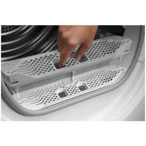 Το στεγνωτήριο AEG TR819P4G 9kg έχει χωρητικότητα 9 κιλά και 6 επιλογές διαφορετικών προγραμμάτων, ώστε να προσαρμόσετε το στέγνωμα ανάλογα με τα ρούχα που έχετε πλύνει. Επιπλέον διαθέτει ψηφιακή οθόνη για την ένδειξη πληροφοριών. Λειτουργεί με αντλία θερμότητας, τεχνολογία η οποία ανακυκλώνει τον ζεστό αέρα, με αποτέλεσμα η κατανάλωση ενέργειας να είναι χαμηλότερη. Τα ρούχα στεγνώνουν σε χαμηλότερες θερμοκρασίες και φθείρονται λιγότερο.