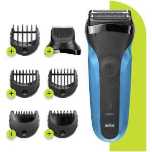 Επαναφορτιζόμενη ξυριστική μηχανή Braun BT B276425 3 σε 1 κατάλληλη για ξύρισμα αλλά και τριμάρισμα. Περιλαμβάνει κεφαλή 3-Flex για αποτελεσματικότητα και άνεση στο δέρμα, μία κεφαλή κοπής για γένια και πέντε χτένες (1-7mm). Είναι κατάλληλη για υγρό και στεγνό ξύρισμα για χρήση με νερό, τζελ ή αφρό.