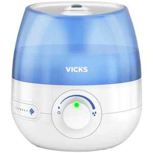 Ο υγραντήρας υπερήχων Vicks VUL525E4 απελευθερώνει έως και 99% υγρασία χωρίς βακτήρια στον αέρα για να διευκολύνει την αναπνοή και για έναν πιο άνετο ύπνο. Μπορείτε να επιλέξετε ανάμεσα σε 2 επίπεδα εξόδου υγρασίας (Υψηλή ή Χαμηλή), ανάλογα με την ποσότητα υγρασίας που θέλετε να προσθέσετε στο δωμάτιο.