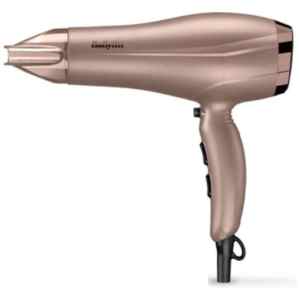 Σεσουάρ μαλλιών Babyliss Ionic 5790PΕ ροζ , που διαθέτει υψηλή ισχύ με δυνατή ροή αέρα για γρήγορο στέγνωμα και φορμάρισμα των μαλλιών. Παρέχει λειτουργία ιονισμού, μια τεχνολογία που βοηθάει στο να μην ηλεκτρίζονται τα μαλλιά, προσφέρει περισσότερο όγκο και δεν επιτρέπει το φριζάρισμά τους. Έχει μακρύ καλώδιο, που επιτρέπει την ελευθερία κινήσεων και το καθιστά βολικό κατά τη χρήση του. Επιπλέον, διαθέτει φυσούνα για το φορμάρισμα των σπαστών ή σγουρών μαλλιών. Η ροή του αέρα κατανέμεται κατά μήκος της τρίχας, ενισχύοντας τον όγκο και μειώνοντας το φριζάρισμα κατά το στέγνωμα. Για καλύτερα αποτελέσματα, θα πρέπει η φυσούνα να χρησιμοποιείται κοντά στις ρίζες των μαλλιών.