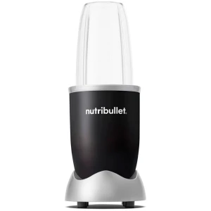 Το μπλέντερ για Smoothies NutriBullet NB606B μαύρο έχει ισχύ 600W, ικανή για να αλέσει υγρά όπως χυμό ή γάλα μαζί με φρούτα. Διαθέτει κανάτα χωρητικότητας 0.7 λίτρων, η οποία μπορεί να καλύψει τις ανάγκες ενός ατόμου και να βγάλει περίπου 1 με 2 ποτήρια ροφήματος. Μπορείτε ακόμη να φτιάξετε ροφήματα smoothie, με γάλα ή γιαούρτι.