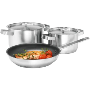 Σετ μαγειρικών σκευών Electrolux ELX E3SS για να έχεις όσα χρειάζεσαι για το καθημερινό σου μαγείρεμα! Περιλαμβάνει ένα τηγάνι (24cm) και δύο κατσαρολάκια (16cm, 20cm), με υλικό κατασκευής που διαχειρίζεται τη θερμότητα σε κάθε τύπο εστίας (επαγωγικές, ηλεκτρικές ή αερίου). Όσον αφορά το τηγάνι, έχει αντικολλητική επιφάνεια, για να μαγειρεύεις χωρίς πρόσθετο λάδι ή βούτυρο, αλλά και για να καθαρίζεται εύκολα -με ένα απλό σκούπισμα!