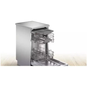 Πλυντήριο πιάτων Bosch SPS4EMI10E άδειασμα του πλυντηρίου πιάτων όταν τα πιάτα δεν είναι αρκετά στεγνά ή όταν είναι πολύ ζεστά είναι ενοχλητικό. Με το EfficientDry, η πόρτα του πλυντηρίου πιάτων σας ανοίγει αυτόματα . Αυτή η πρακτική λύση βελτιώνει τη διαδικασία στεγνώματος, αποτρέπει τη δημιουργία υδρατμών και δροσίζει απαλά τα πιάτα σας, έτσι ώστε να είναι έτοιμα να βγουν από το πλυντήριο χωρίς να χρειάζεται να τα στεγνώσετε με το χέρι. Αυτό δεν βελτιώνει μόνο τα αποτελέσματα στεγνώματος, αλλά παράλληλα εξοικονομεί και ενέργεια.