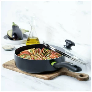 Το τηγάνι Green Pan CC006081-001 24cm κάνει υγιεινό μαγείρεμα. Τα νέα σκεύη της Green Pan διαθέτουν όλα τα πλεονεκτήματα μιας αντικολλητικής επίστρωσης με ένα επιπλέον βασικό στοιχείο που τα κάνει να ξεχωρίζουν, είναι υγιεινά.