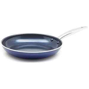 Το τηγάνι Blue Diamond 28cm είναι κατασκευασμένο από αλουμίνιο, ένα υλικό που το κάνει ελαφρύ, ιδιαίτερα ανθεκτικό στη σκουριά και πολύ γρήγορο στο ζέσταμα. Σας προτείνουμε να επιλέξετε αυτό το τηγάνι εάν θέλετε να μαγειρεύετε 2-4 μερίδες φαγητού. Για να διατηρήσετε σε καλή κατάσταση την αντικολλητική επίστρωση που διαθέτει, σας συμβουλεύουμε να αφήνετε το σκεύος να κρυώσει πριν το καθαρίσετε και να αποφεύγετε το σύρμα καθαρισμού. Προτιμήστε ένα μαλακό, συνθετικό σφουγγάρι.